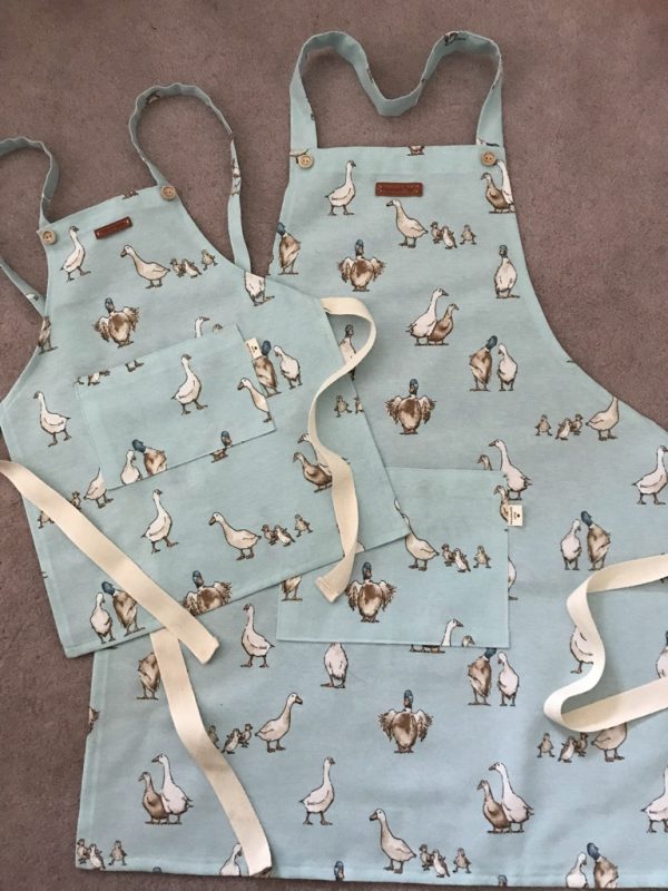 Dawdle Duck Pinnie - Image 5